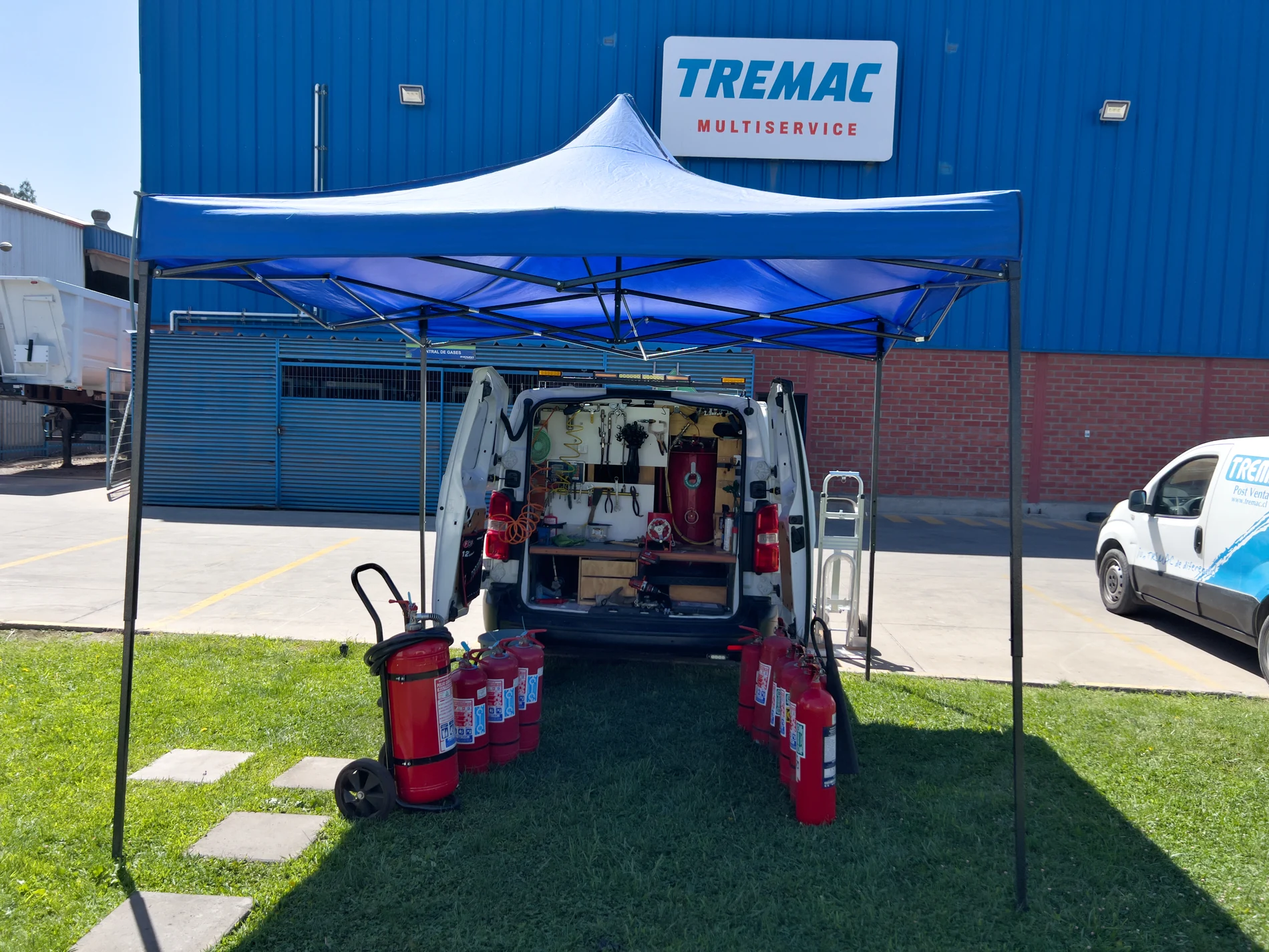Trabajo técnico de PROTECCIN en terreno